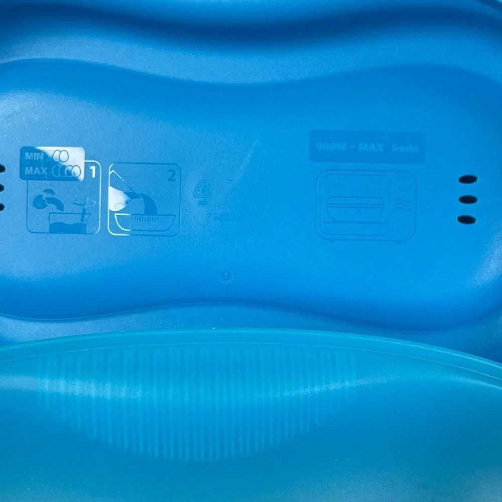 Tupperware Aqua Blue, 2 part Omelet maker 6996A-4